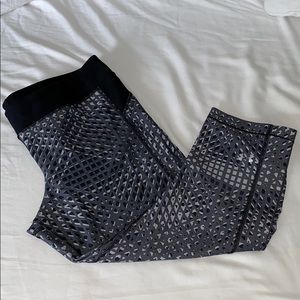 Women’s Uner Armour  cropped leggings